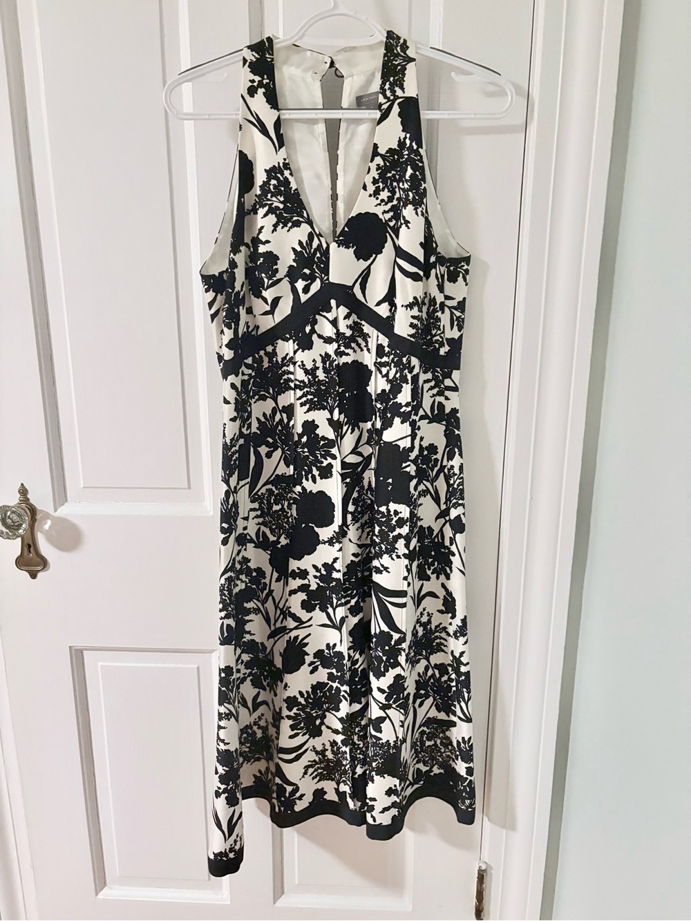 Ann Taylor Black & White Floral V-Neck Midi Dress